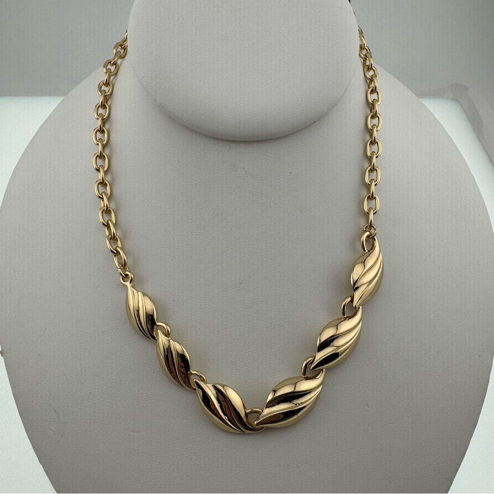 Napier Gold Tone Leaf Design Necklace Bright Gold